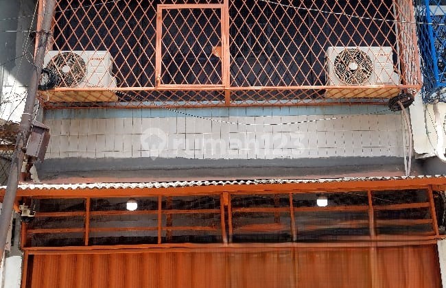 ANA RUKO UK 4X12M ROW 2 MOBIL DI JELAMBAR ANA RUKO UK 4X12M ROW 2 MOBIL DI JELAMBAR