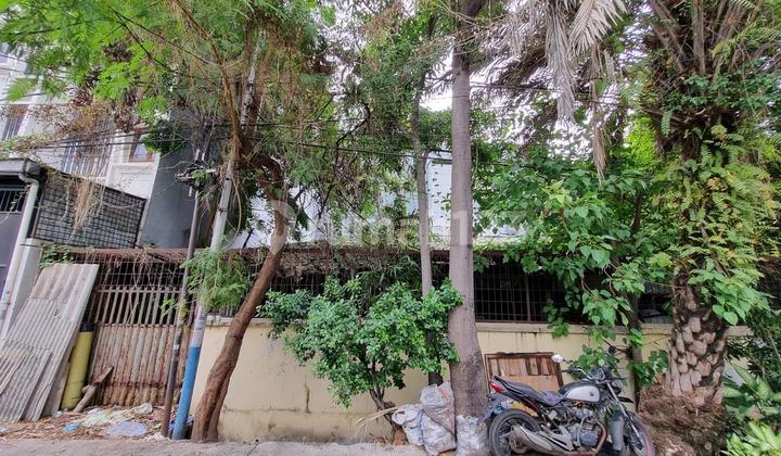 ANA RUMAH LAMA HITUNG TANAH LT.208M UK 10.8X20M DI JELAMBAR