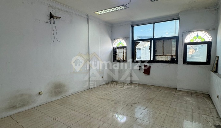 Ana Ruang Usaha Pinggir Jalan Raya Uk 4.3X29m di Jelambar