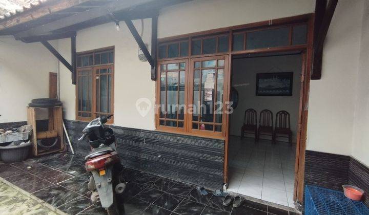 Rumah dalam gang sayap Astanaanyar, Kota Bandung 1