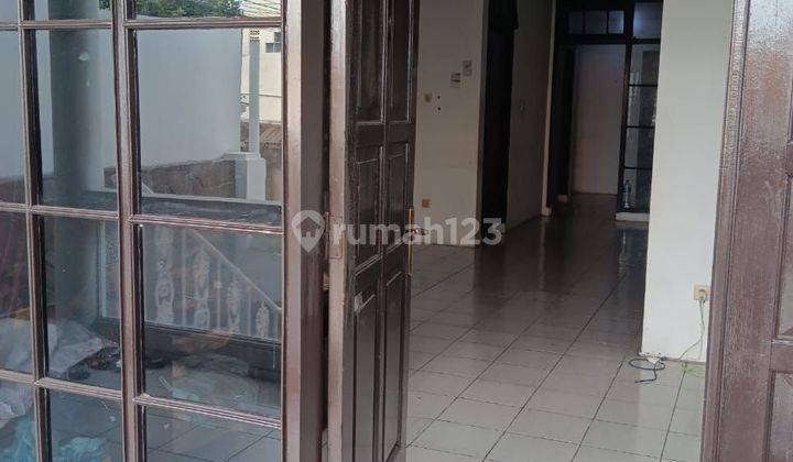 Rumah 2 lantai siap huni diokasi strategis  2