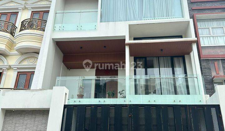 Rumah Minimalis PIK 8x25 SHM Renovasi Mewah Bisa KPR Siap Huni 2