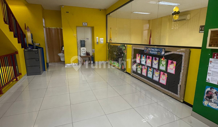 Two-Unit Garden House Shop Strategic and Nice Two-Unit Garden House Shop Strategic and Nice