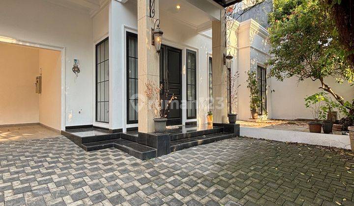 Luxury House Design Classic Bangunan 1.5 Lantai Terawat Dan Siap Huni 2