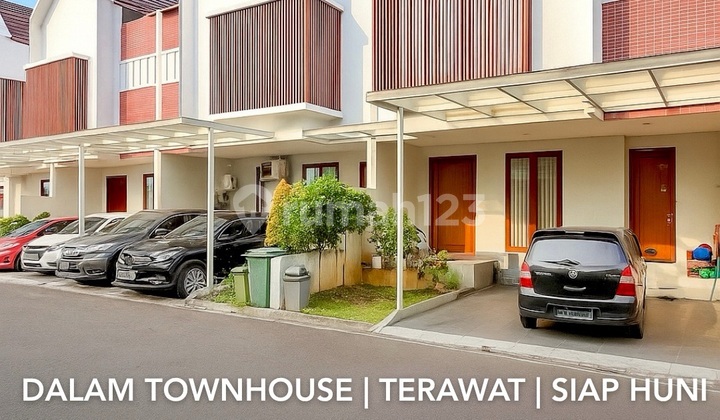 Pejaten Dalam Townhouse Safe Comfortable Well-Maintained Ready to Occupy