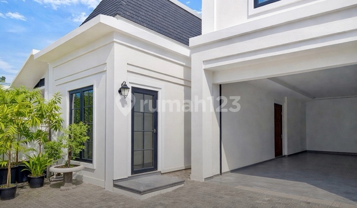 Cilandak Close to MRT Station. Classic Design