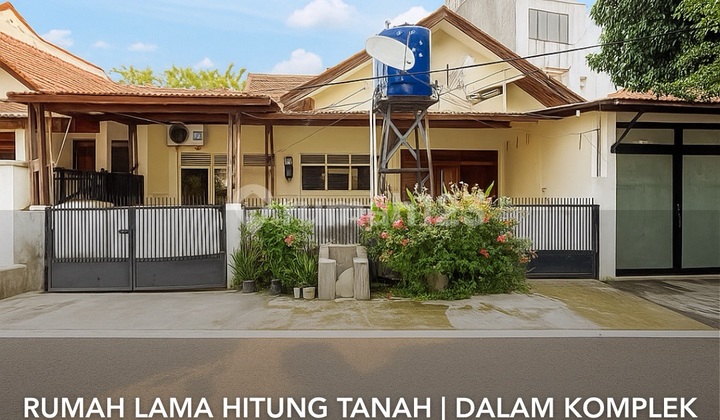 Kebayoran Baru. Rumah Lama Hitung Tanah Dalam Komplek