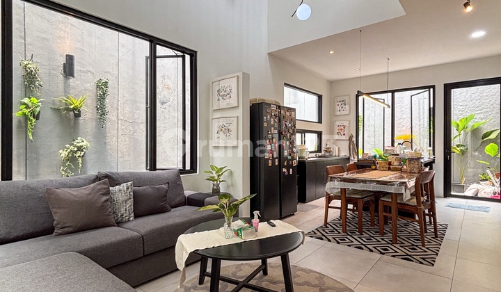 Cilandak 3-Story Building Like New Ready to Occupy 2