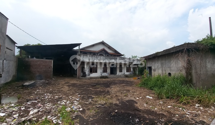 Warehouse for Sale at the Semarang-Demak Border, Ideal for Roadside Business. 2