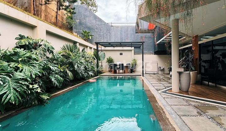 Dijual Rumah Villa Mewah di Dago dengan Furnish dan Kolam Renang Pribadi di Dago Bandung Utara