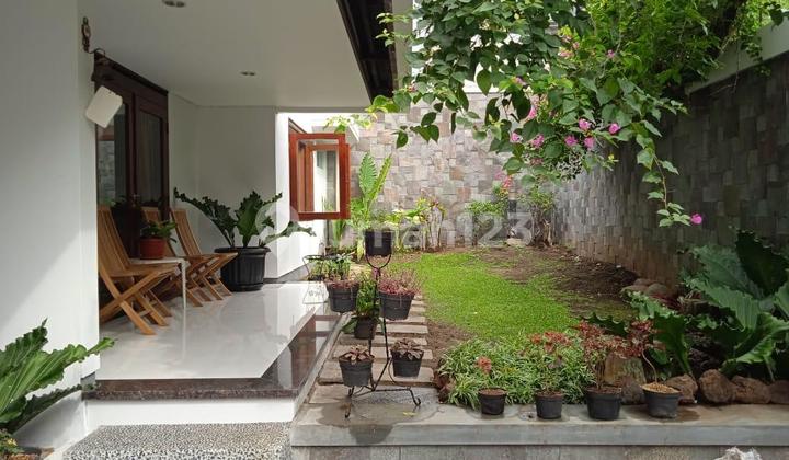 Price drop, quick sale, spacious house in the elite Budisari Setiabudi area, North Bandung city. 2
