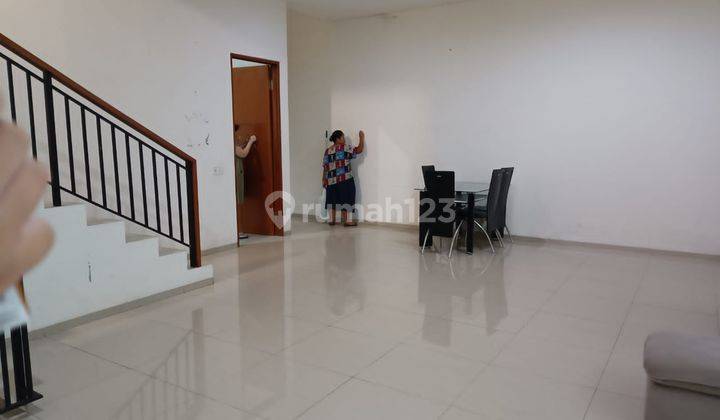 Disewakan Rumah Nyaman Terawat 2 Lantai Semi Furnished Siap Huni di Budisari Bandung Utara Gegerkalong Setuabudi Setraduta Babakan Jeruk Pasteur Bandung Kota Tengah Setramurni Setrasari Rshs Upi Itb  2