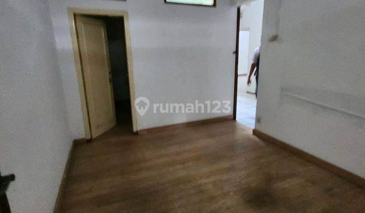 Disewakan Rumah Bagus Hook Tengah Kota Unfurnished Siap Huni di Sayap Riau Bandung Wetan 2