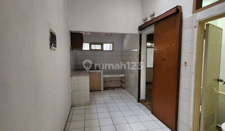 Disewakan Rumah Bagus Hook Tengah Kota Unfurnished Siap Huni di Sayap Riau Bandung Wetan 2