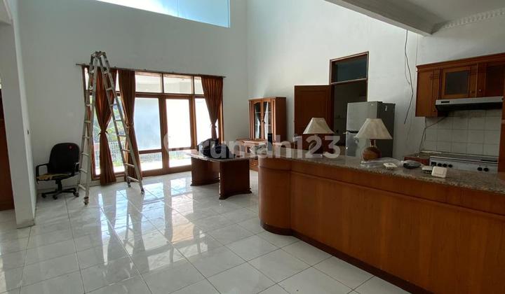 disewakan rumah mewah luas di hegarmanah ciumbuleuit bandung utara furnish
