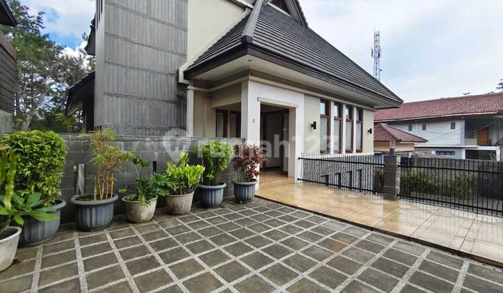 Disewakan villa rumah mewah kolam renang di dago bandung utara pool full furnish 2