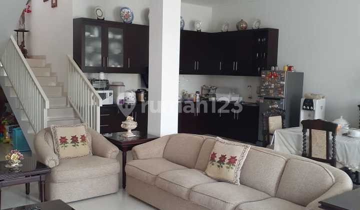For rent: luxurious furnished house in Dago Bandung, cool and spacious, near ITB. 2