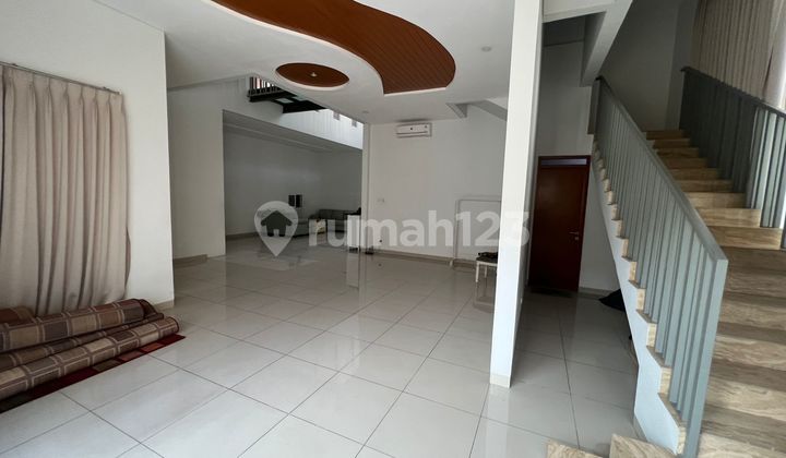 Dijual Rumah Mewah dengan Kolam Renang Pribadi di Batununggal Buahbatu Bandung Timur 2