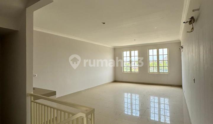 Lease Immediately Cheapest 3-Story Shophouse at Podomoro Park Bandung 1