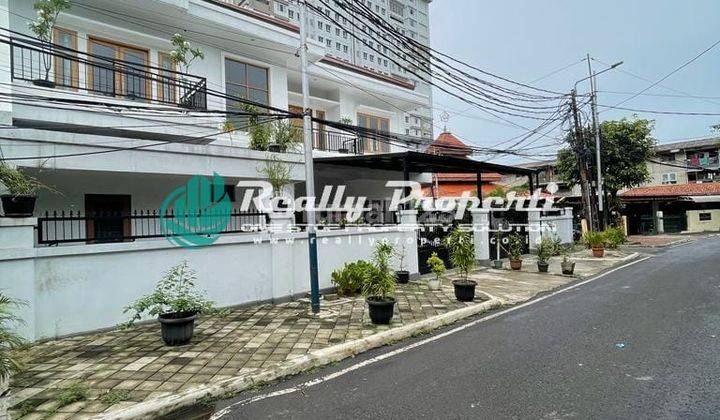 Dijual Rumah Cantik 2 Lantai, Lingkungan Asri, Aman, Nyaman, Lokasi Strategis di Daerah Pondok Pinang Jakarta Selatan 2