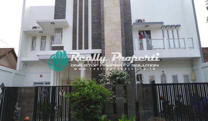 Dijual Rumah 2 Lantai Semi Furnished Dengan Kolam Renang Mini di Kemang Pratama, Bekasi Rumah Mewah Siap Huni 1