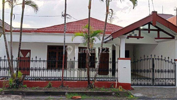 Rumah Sudah Renovasi di Rungkut Menanggal Dekat Rungkut Mapan, Surabaya 1