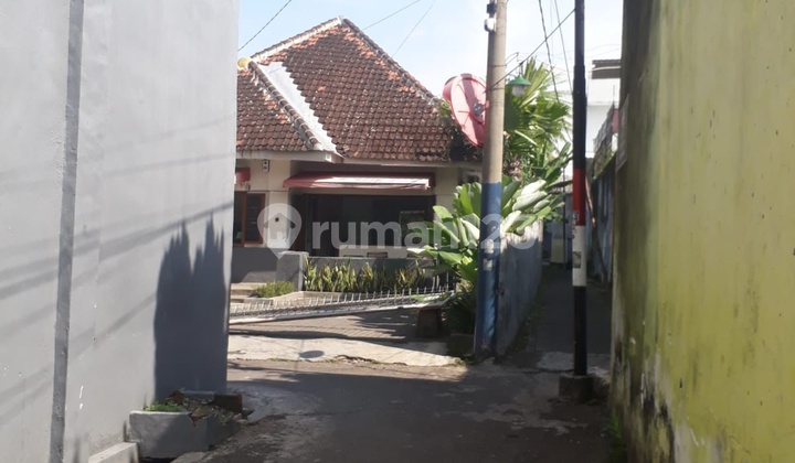 House for Cafe Restaurant Jember Kaliwates with Certificate of Ownership House for Cafe Restaurant Jember Kaliwates with Certificate of Ownership