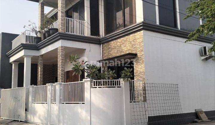 Rumah 2 Lantai Bagus Semi Furnished SHM di Bekasi Barat, Bekasi 1