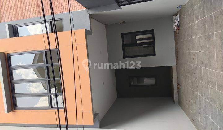 Rumah 3 Lantai Baru SHM di Kebayoran Lama, Jakarta Selatan 2