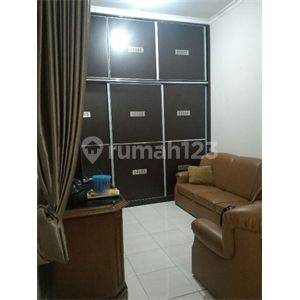 Rumah 2 Lantai Bagus Semi Furnished SHM Strategis Cinere, Depok 2