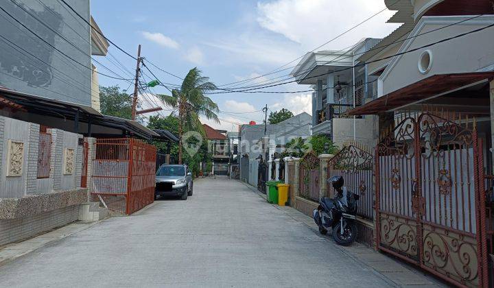 Rumah 2 Lantai Bagus Semi Furnished SHM Duren Sawit Jakarta Timur 2