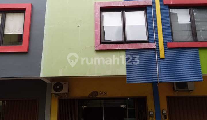 Affordable Price, 3.5-Story Shophouse, Close to Simatupang Toll Road & Fatmawati Hospital. 1