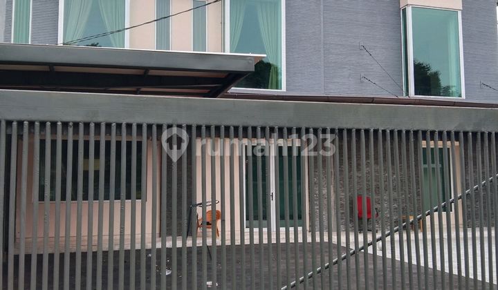 Gedung 2 Lantai, Semi Furnished, Dkt Akses Tol, Lt 771 / Lb 515