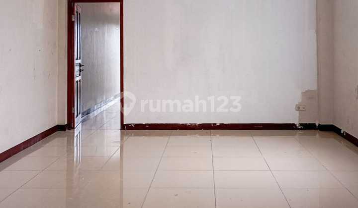 Terraced Shophouse 3.5 Floors, 9 X 17, Cireunde 2