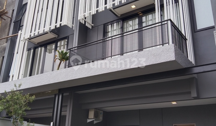 3-Story New House, No Down Payment, Land Area 88 / Building Area 2684, 4 Bedrooms / 4 Bathrooms, Inside Cluster, Jagakarsa, South Jakarta