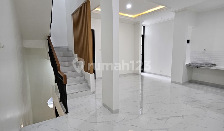 Rumah 3 Lt , 4 Kt + 1 ,siap Huni Di Cinere Depok 2