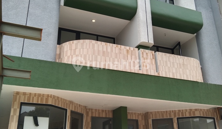 New 3-Story Shop House, Modern Design, 3 Minutes to Simatupang Toll Access, Kebagusan Raya, South Jakarta 2
