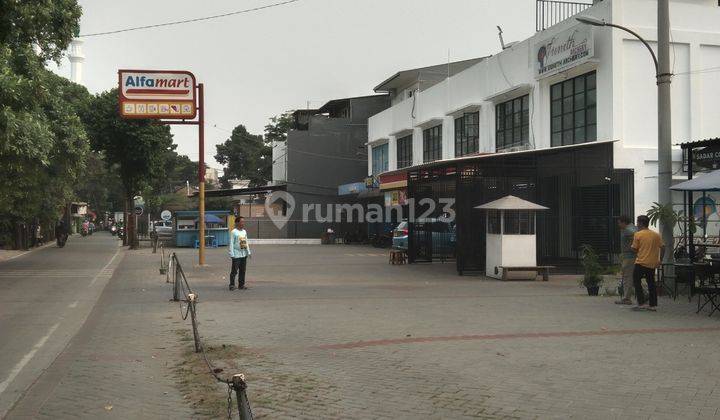 Ruko 2,5 Lantai, Jagakarsa,parkiran 6 Mobil 1