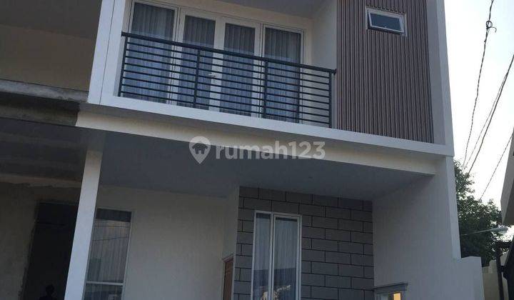 Di Jual Rumah Di Dalam Cluster Exclusive Scandinavian 
di leuwinaggung Tapos depok 
 1