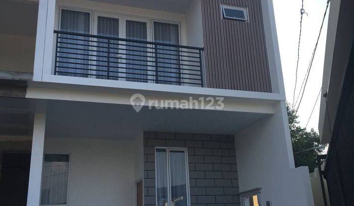 Di Jual Rumah Di Dalam Cluster Exclusive Scandinavian 
di leuwinaggung Tapos depok 
 2