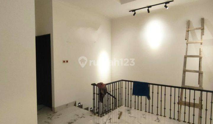 Di Jual Rumah Baru Mewah & Kokoh 3lt ada Kolam Renang Dan Pos Satpam Pribadi di Jagakarsa Jakarta Selatan  2