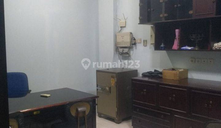 Ruko Hook 3,5 Lantai Full Furnished di Mutiara Taman Palem 2