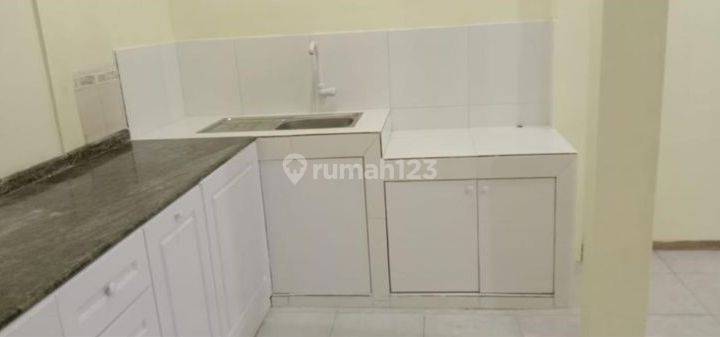 Rumah 2 Lantai Bagus Unfurnished SHM di Pegadungan, Jakarta Barat 2