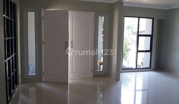 Rumah 2 Lantai Bagus Unfurnished SHM di Bsd Delatinos, Tangerang 1