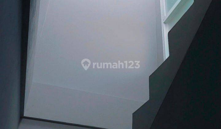 Rumah Strategis Bagus SHM di Taman Meruya Ilir, Jakarta Barat 2