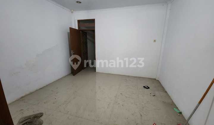 For Quick &amp; Cheap Sale, Twin Shophouse in Villa Kapuk Indah, North Jakarta. 2