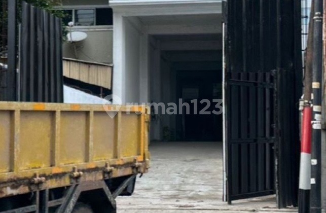 Di Jual Tempat Usaha/gudang/kantor Di Jembatan 5,lokasi Strategis,bangunan Baru! 2