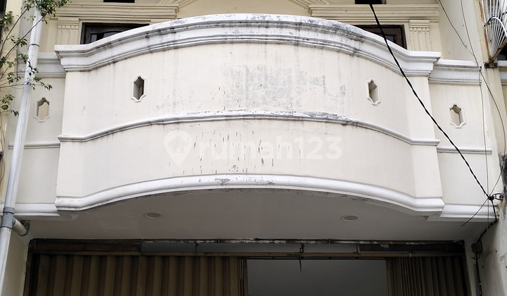 For Sale / For Rent Fajar Jelambar House - North Jakarta