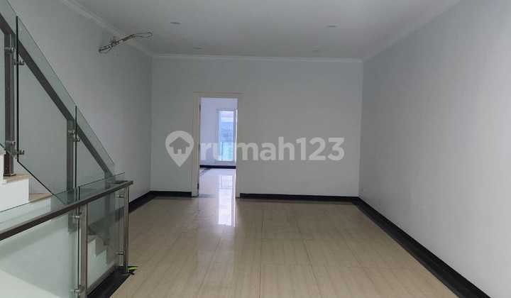 For Quick Sale: Minimalist Luxury House with Rooftop in Taman Surya 5, West Jakarta 2