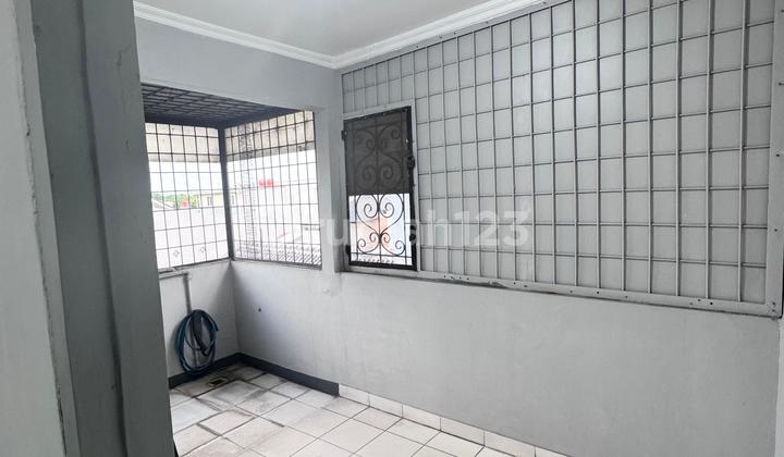 For Sale Strategic 3-Storey Shop House in West Cengkareng, West Jakarta 2
